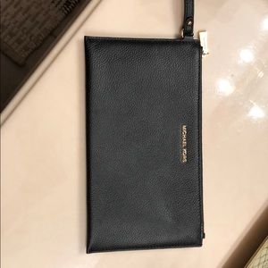 Brand new with out tags Michael kors wristlet
